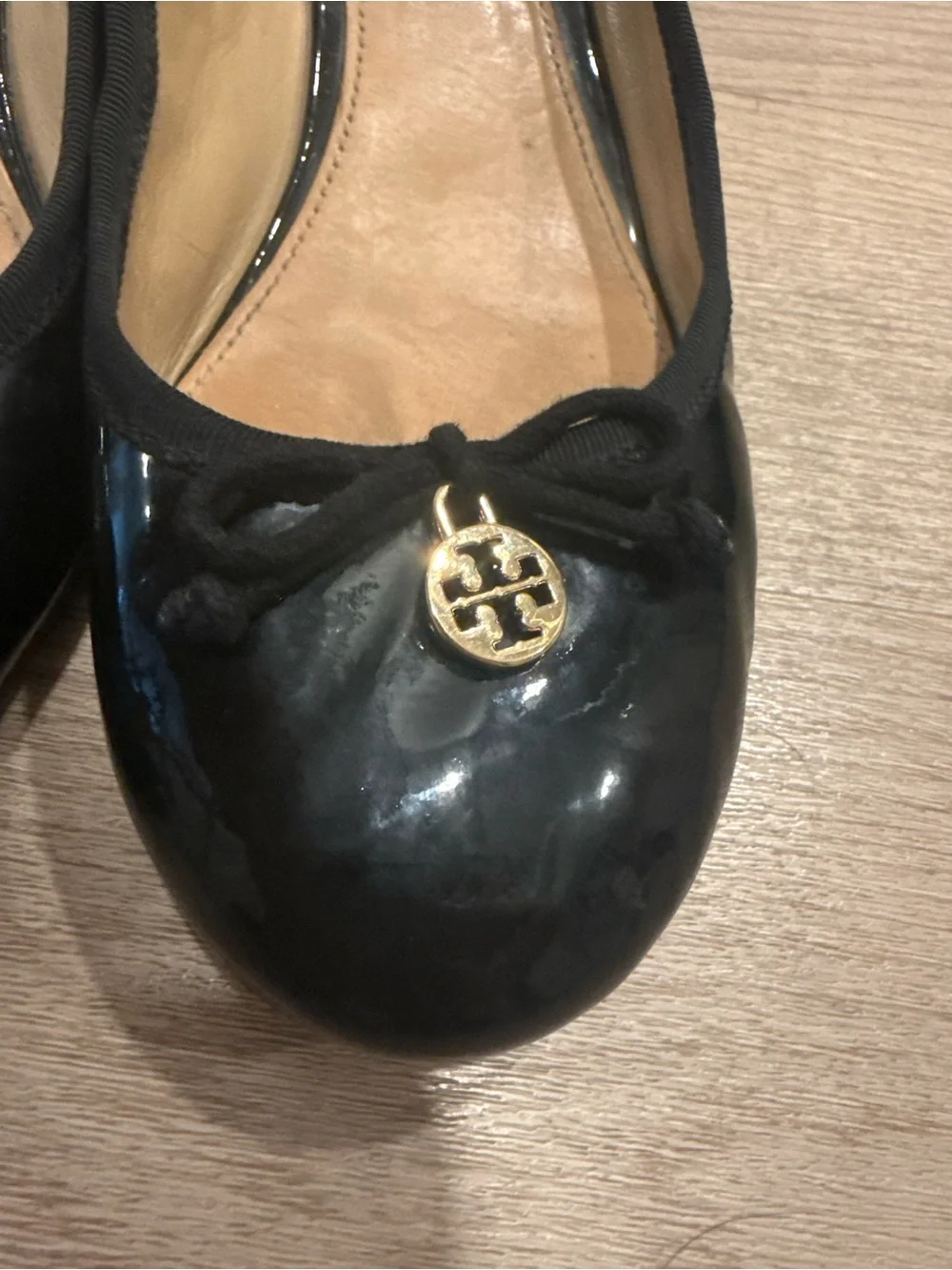 Tory Burch Chelsea Patent Leather Charm Wedge Pumps Black Size 8